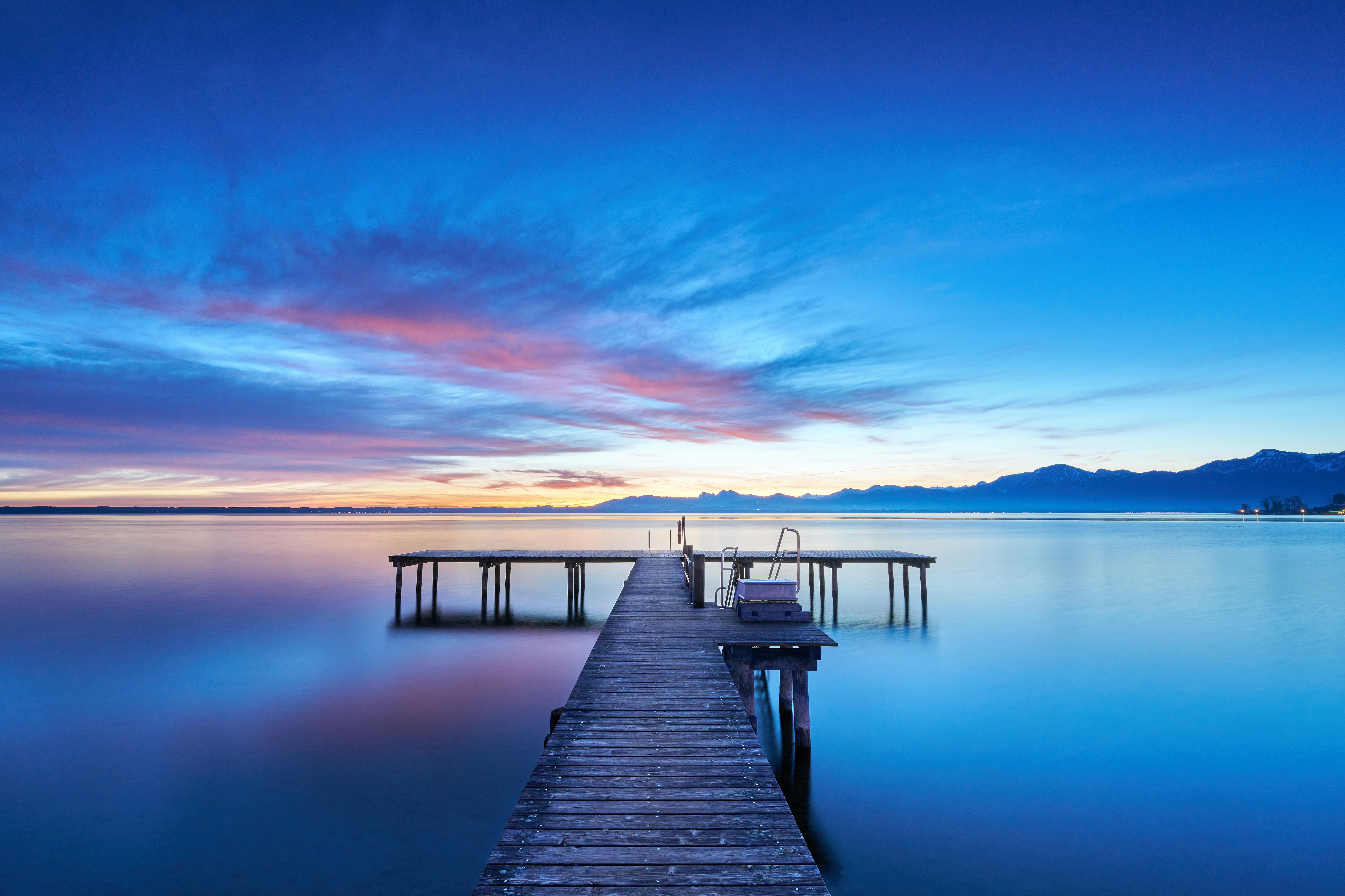 Chiemsee mit Alpen – Klarheit und Struktur